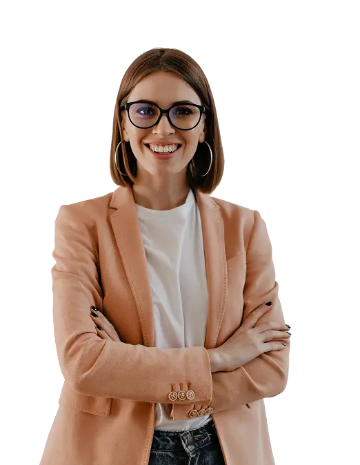 Mujer con gafas y brazos cruzados